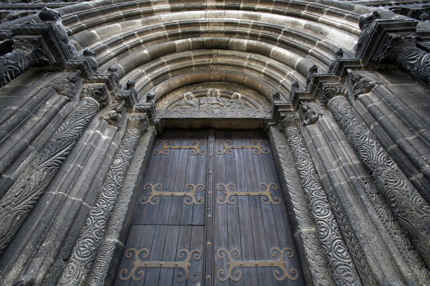 Detail Schottenportal Blick nach oben 