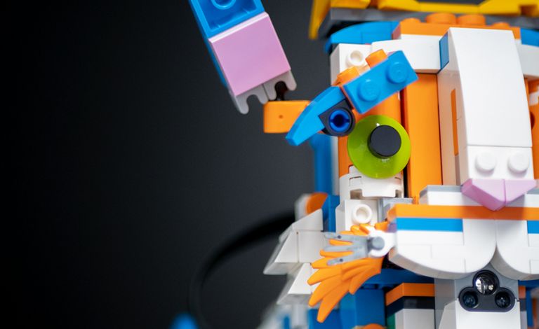 Fotografie - Eine Roboter-Katze aus Lego-Steinen