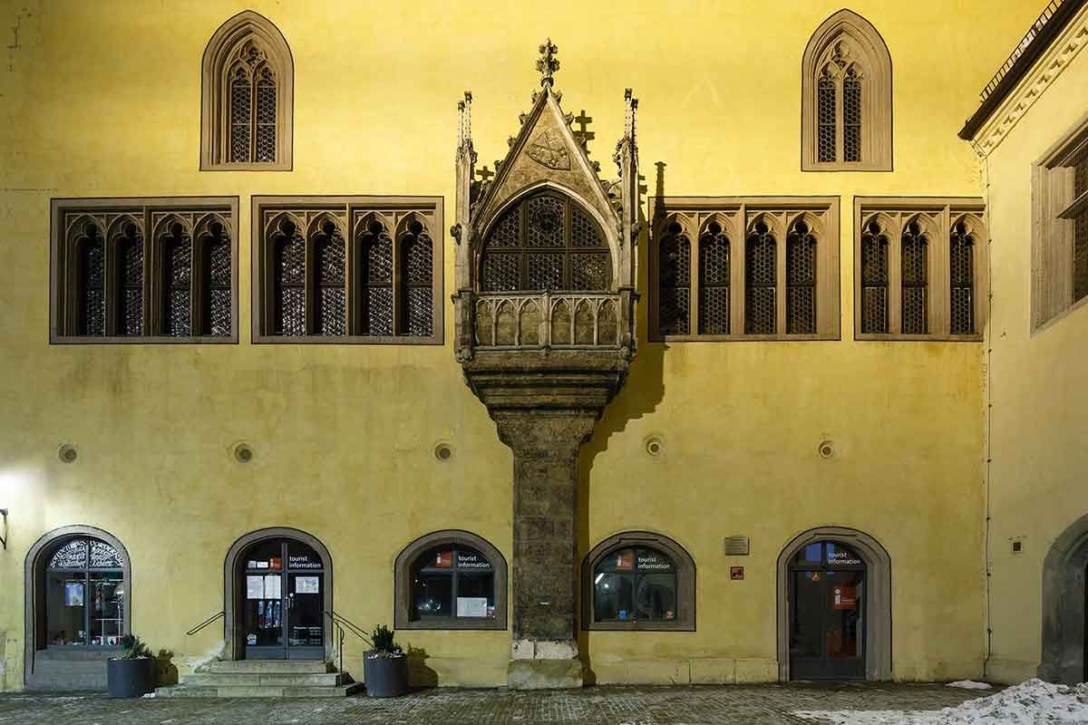 Gebäudeanstrahlung - Tourist Information Rathausplatz