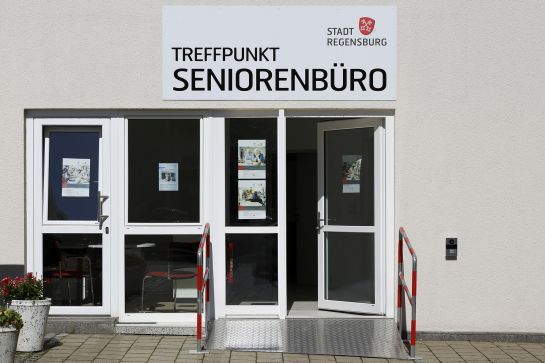 Das Aktivzentrum am Theodor-Heuß-Platz ist dem Treffpunkt Seniorenbüro angegliedert.