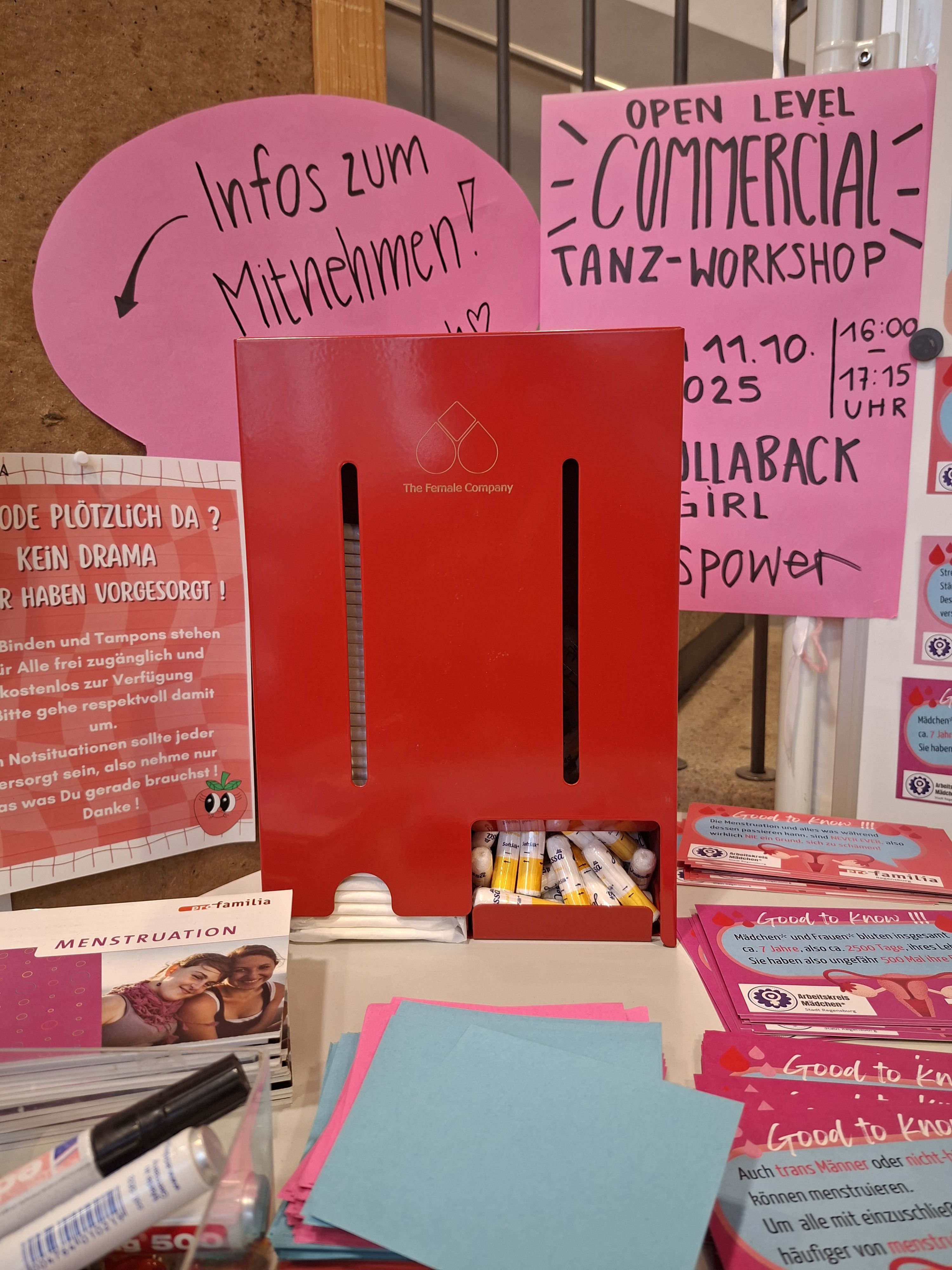 Unser neuer Tamponspender und Infomaterial 