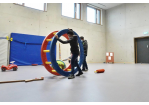 Es ist der Veranstaltungsraum zu sehen mit spielenden Kindern. © Stadt Regensburg