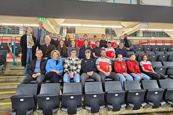 Fotografie - Die Mitglieder des Team Regensburg präsentieren sich der Öffentlichkeit.