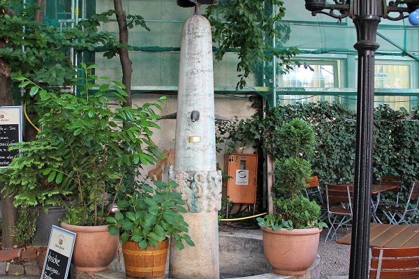 Taubenbrunnen (c) Stadt Regensburg, Hana Bejlková
