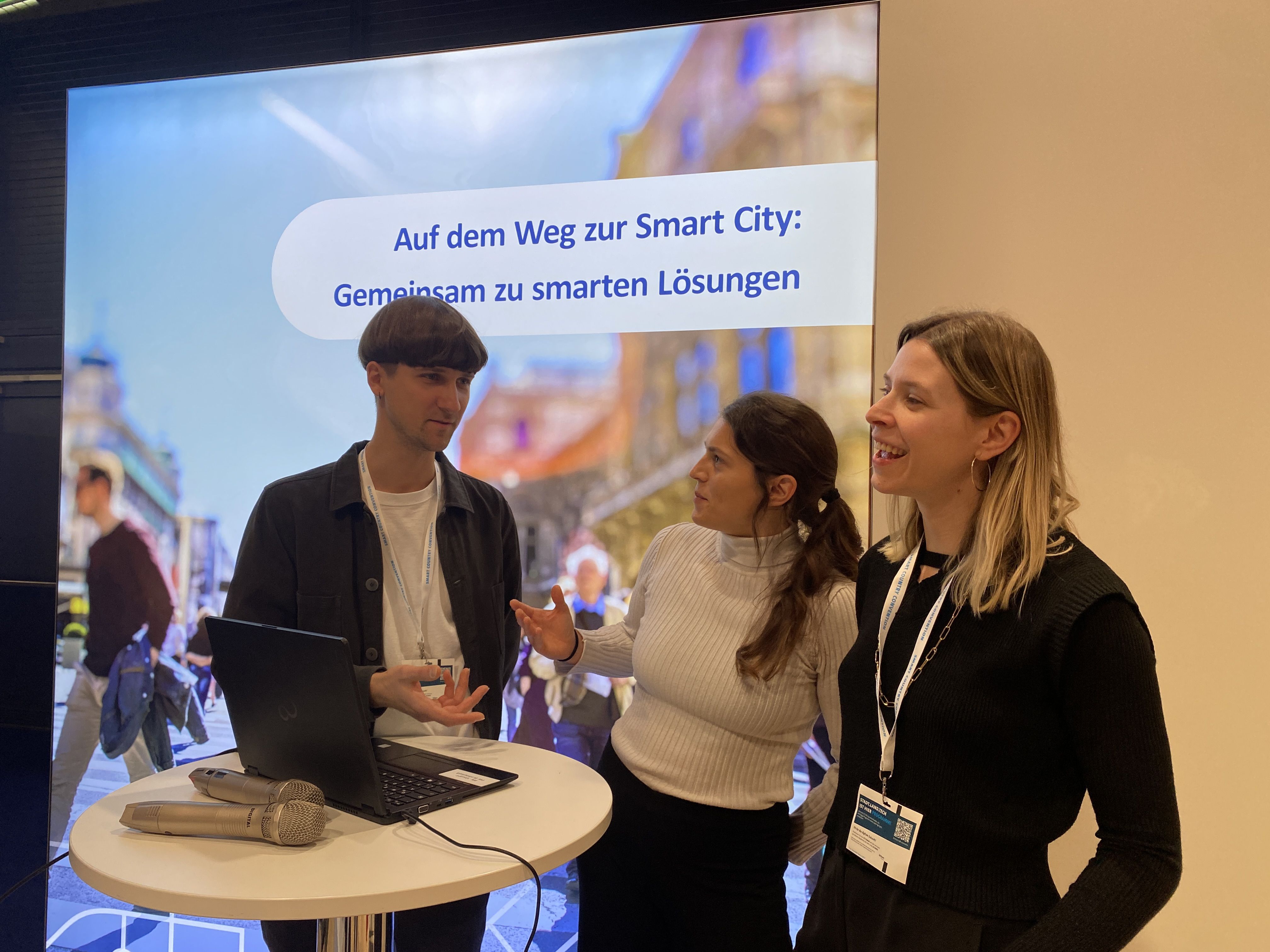 Emir Skulic, Katja Punk und Caroline Hoffmann bei der Smart City Convention