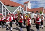 Maibaumaufstellen in der Konradsiedlung © JBO St. Konrad