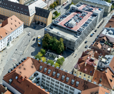 Fotografie: Luftaufnahme des Dachauplatzes nach der Umgestaltung mit Parkhaus