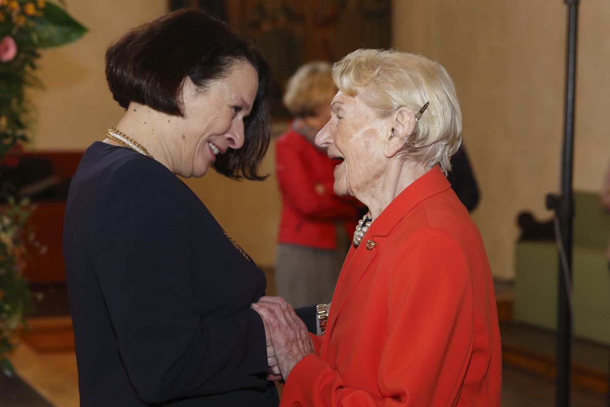 Fotografie: Hildegard Anke beim Neujahrsempfang der Stadt Regensburg 2018 mit Bürgermeisterin Gertrud Maltz-Schwarzfischer