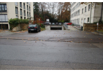 Prüfeninger Straße - Fotografie - auf dem Bild sieht man die Schäden am Straßenoberbau
