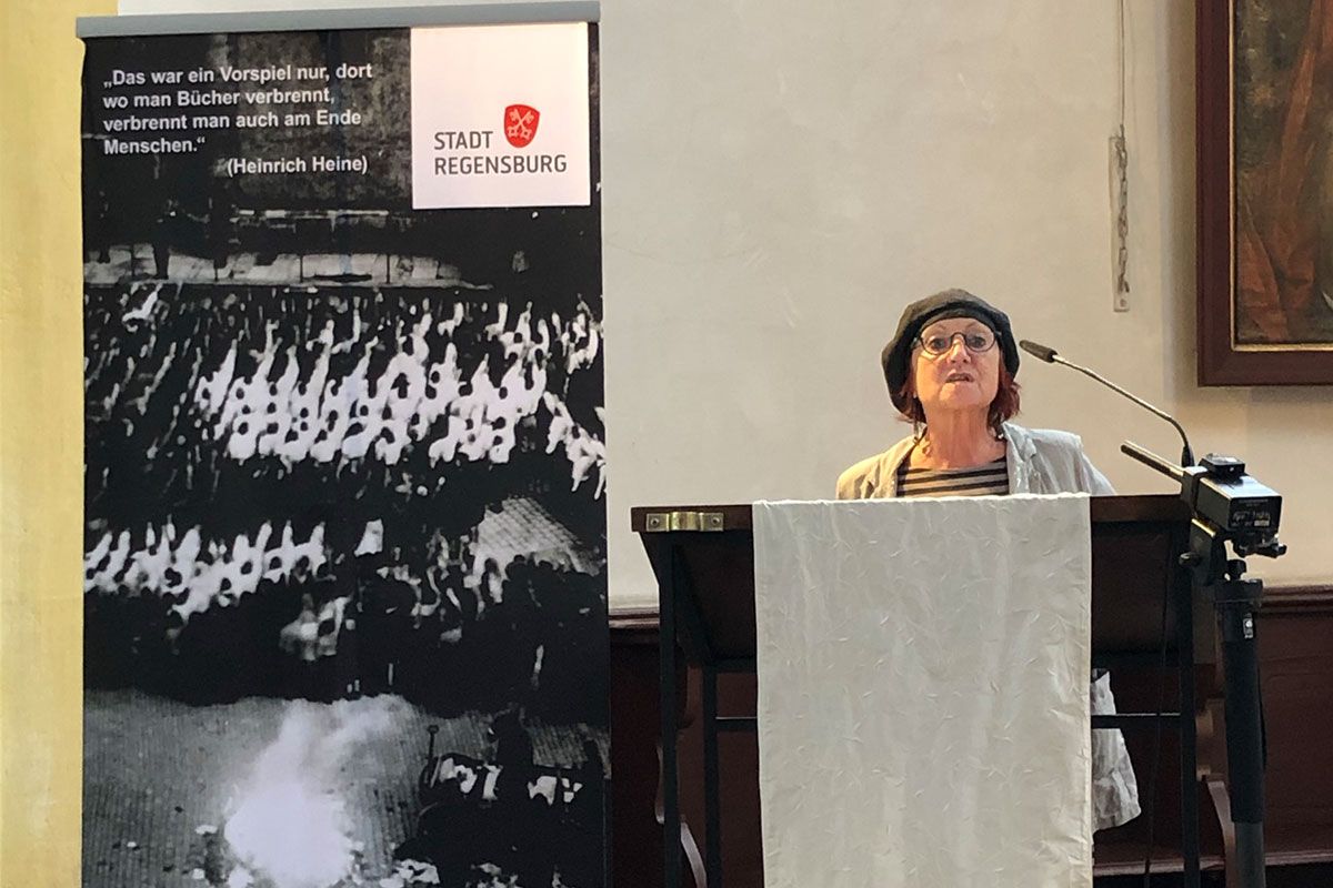 Gedenkveranstaltung Bücherverbrennung 12. Mai 2021 - Fotografie - Elfi Hartenstein, Mitglied VS Ostbayern