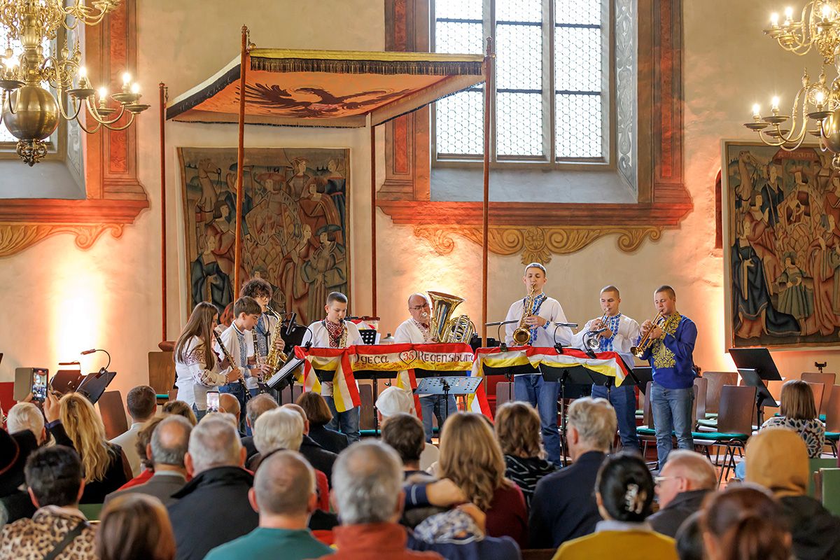 Fotografie - Die Musikschule Dr. 4 aus Odessa und die Sing-und Musikschule Regensburg treten gemeinsam im Historischen Reichssaal in Regensburg auf