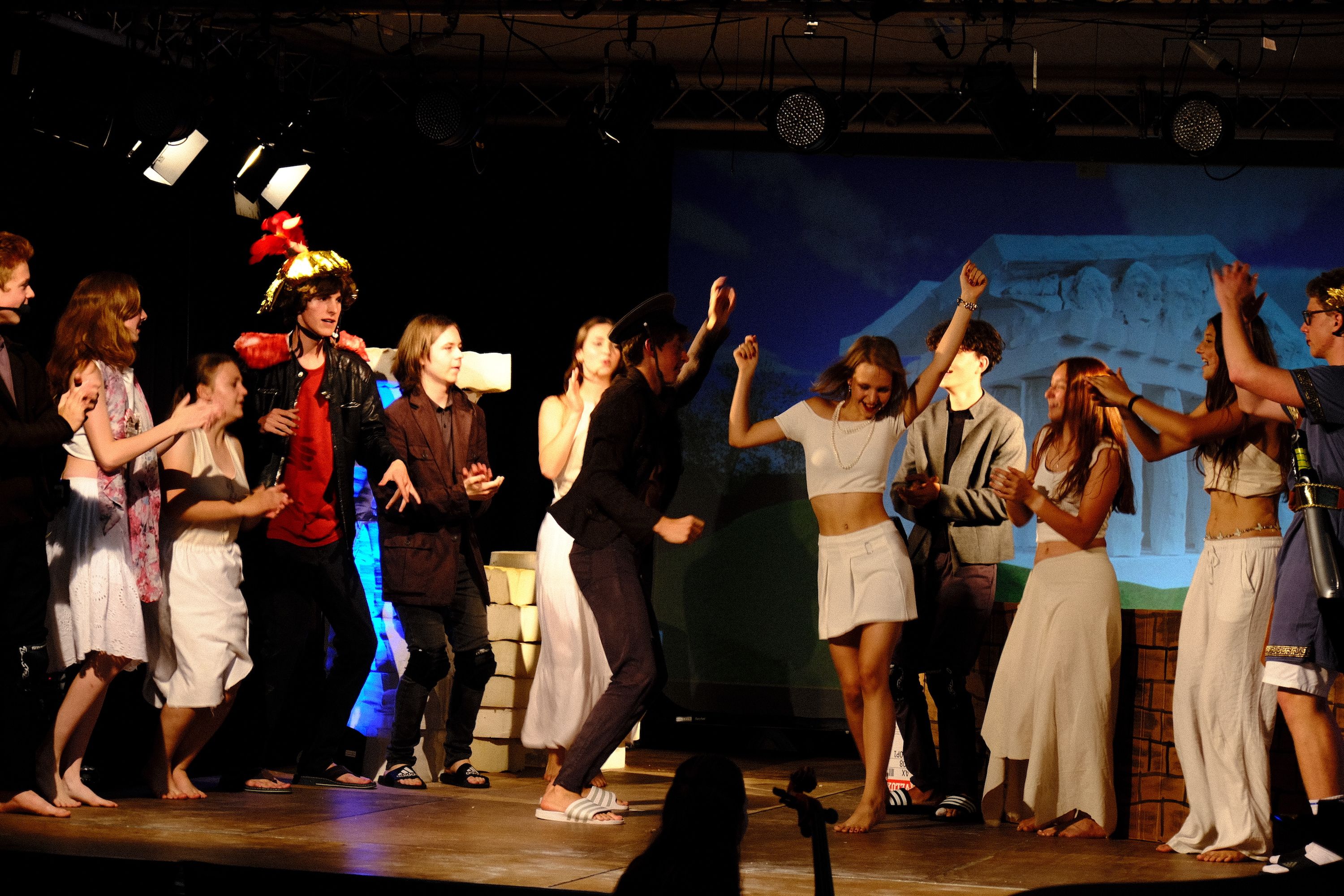 Musicalaufführung Lysistrata der Klasse 9b 12