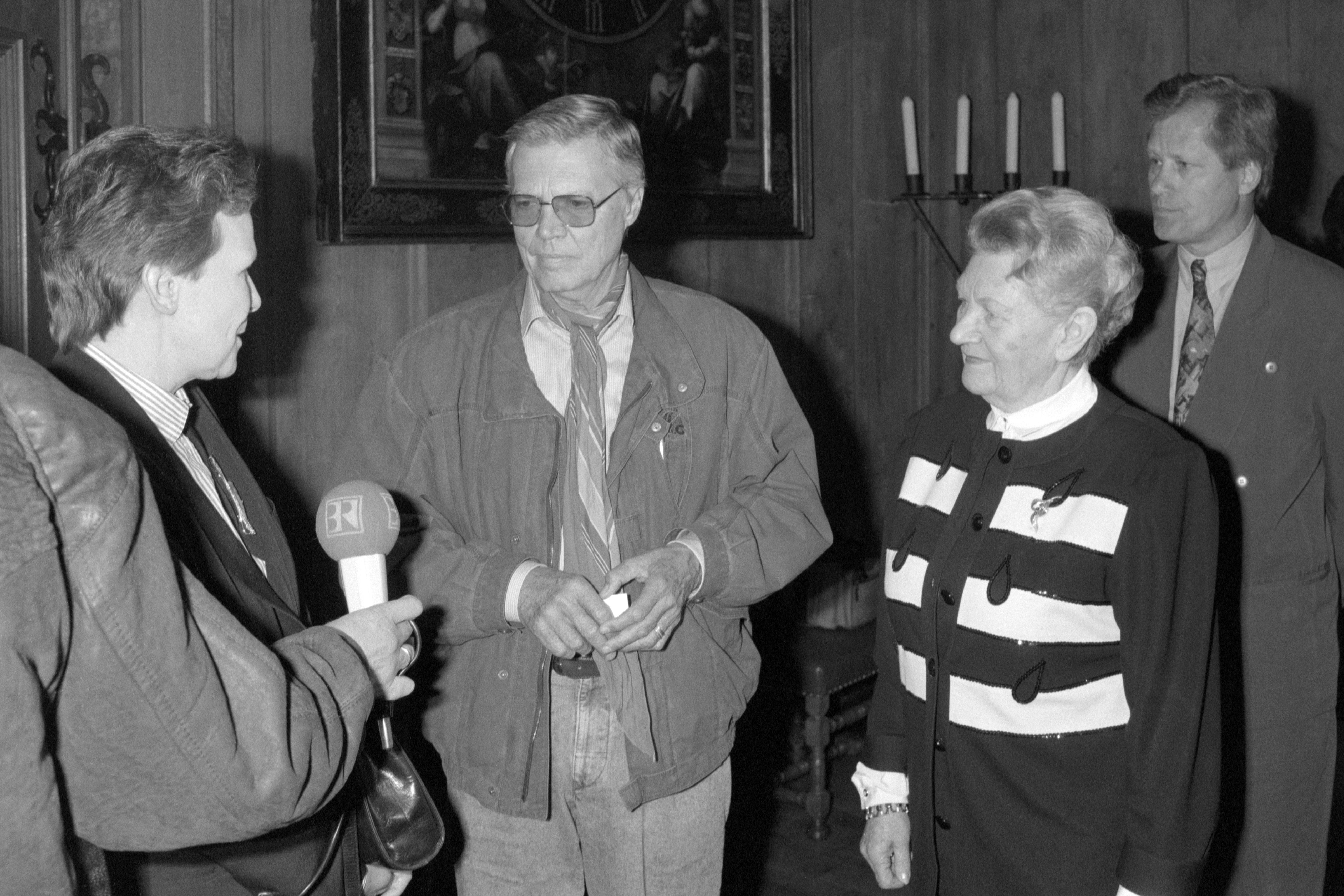 Fotografie: Empfang für den Schauspieler Karl-Heinz Böhm, Initiator der Aktion „Menschen für Menschen“ im Kurfürstenzimmer (1992)