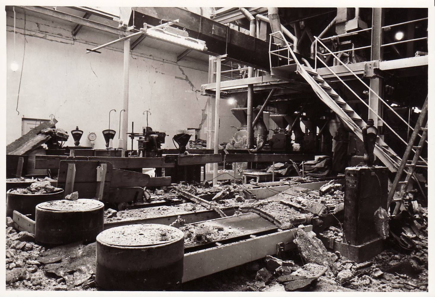 Trümmer in den Hallen der Zuckerfabrik