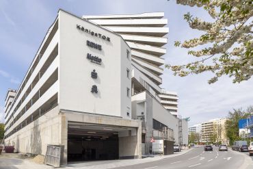 Fotografie: Einfahrt zum mächtigen Komplex des Königstors