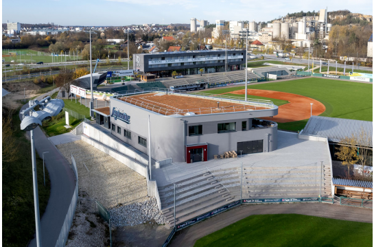 Fotografie: Multifunktionsgebäude im Baseball-Stadion