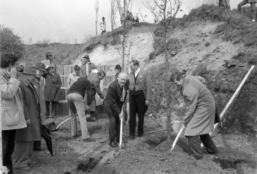 Fotografie: Einweihung des Aberdeen-Parks am 3. Mai 1985 mit Aberdeens Lord Provost Henry E. Rae und dem damaligen Oberbürgermeister Friedrich Viehbacher