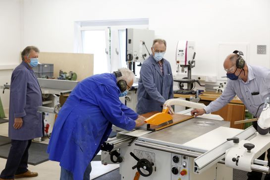 In der Seniorenwerkstatt wird eifrig gewerkelt. © Bilddokumentation Stadt Regensburg