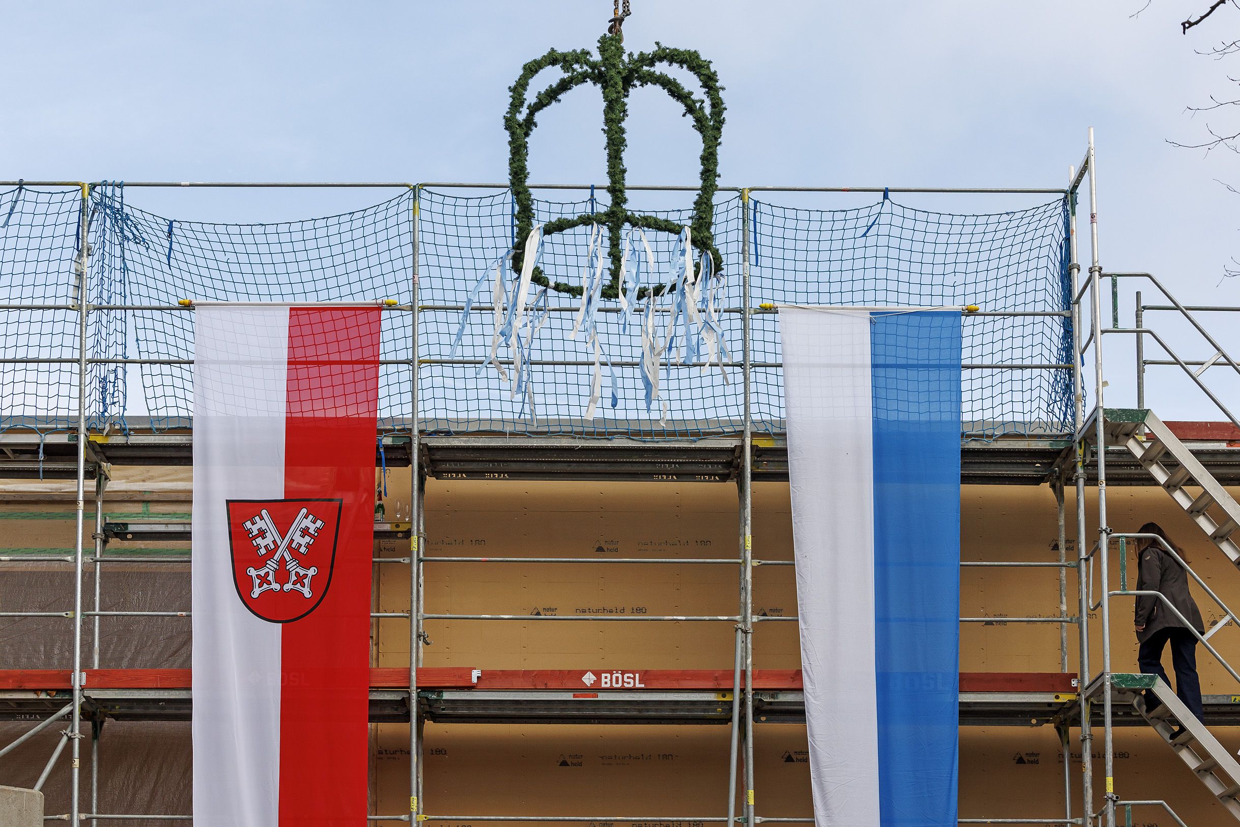 Fotografie: Richtkrone am Richtfest Kinderhaus Marienstraße