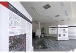 Fotografie - Innenraum des Projektbüros mit Ausstellungstafeln (C) Bilddokumentation Stadt Regensburg