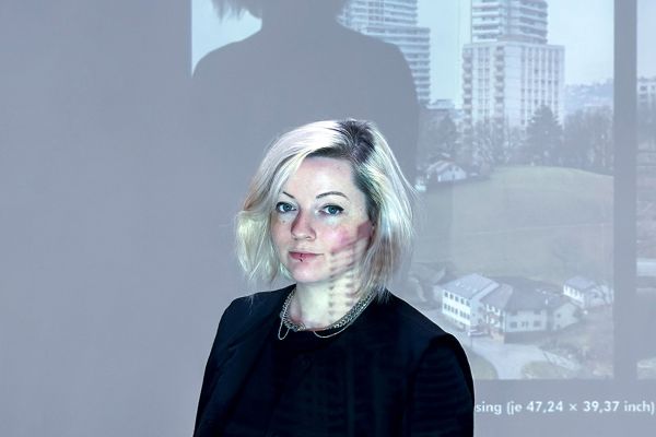 Porträt der Künstlerin Lena Schabus