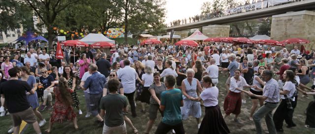 Fotografie - Menschen beim Bürgerfest