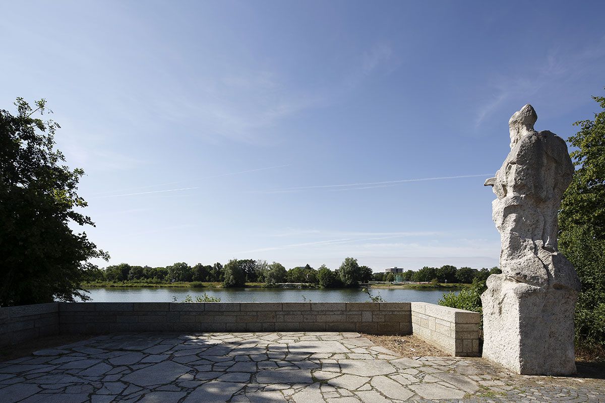 Fotografie - Nikolausstatue am Donauufer in Winzer