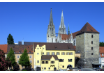 Herzogshof mit Römerturm bei Sonne 