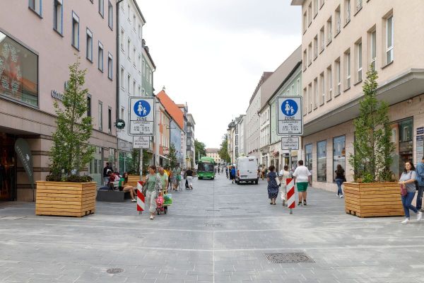Fotografie: Pflanzkübel in der Maximilianstraße