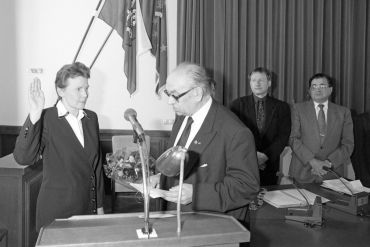Fotografie: Vereidigung am 3. Mai 1990 durch Stadtrat Helmut Kruczek