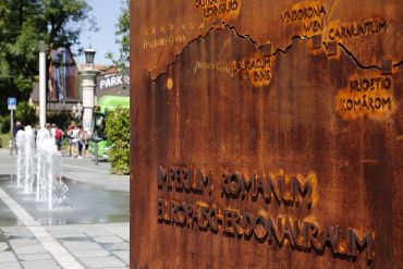 Die Stahlplatte am neuen Römerrastplatz