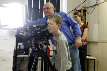 Gerade die Arbeit mit Medien macht dem Sozialpädagogen sehr viel Spaß.