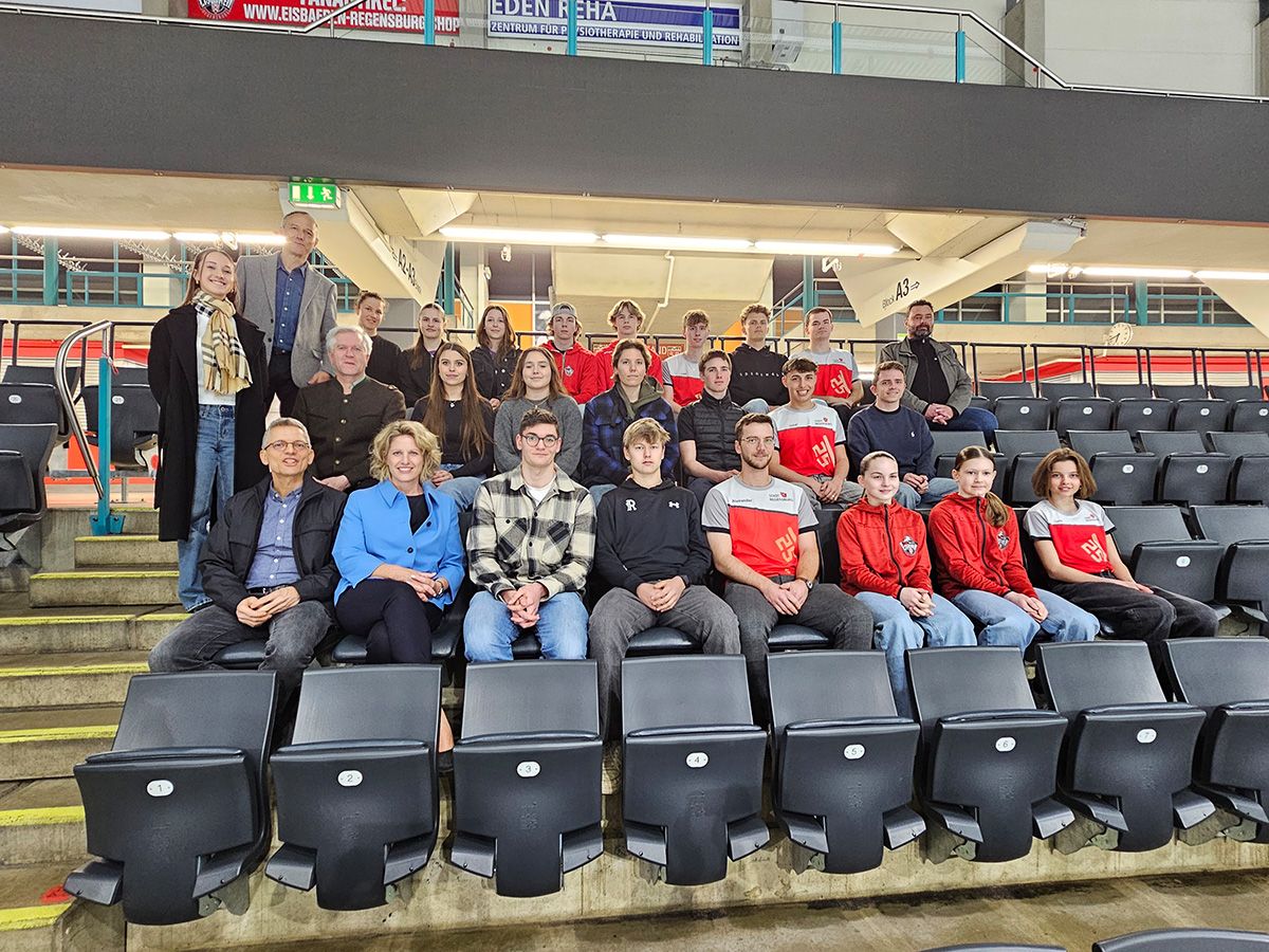 Fotografie - Die Mitglieder des Team Regensburg präsentieren sich der Öffentlichkeit.