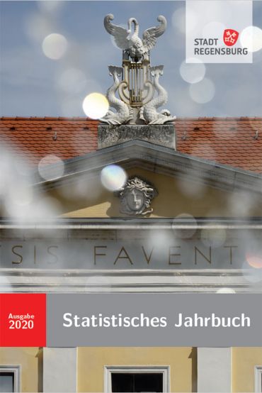 Titelbild Jahrbuch 2020 - Giebelfigur des Theaters am Bismarckplatzes mit Blick durch die Wasserfontänen
