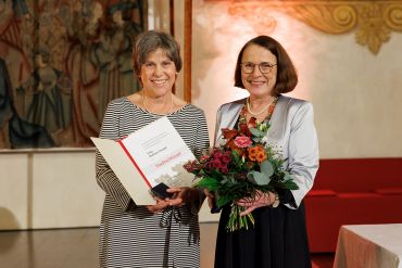 Fotografie - Verleihung der Stadtschlüssel an Barbara Pustet; im Bild mit Oberbürgermeisterin Gertrud Maltz-Schwarzfischer 