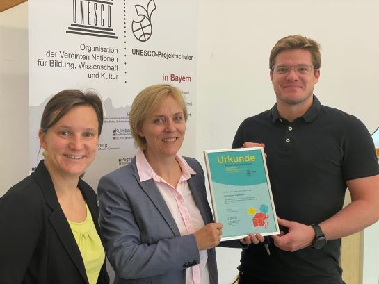 Gymnasium Lappersdorf Urkunde UNESCO-Projektschule "mitarbeitend"