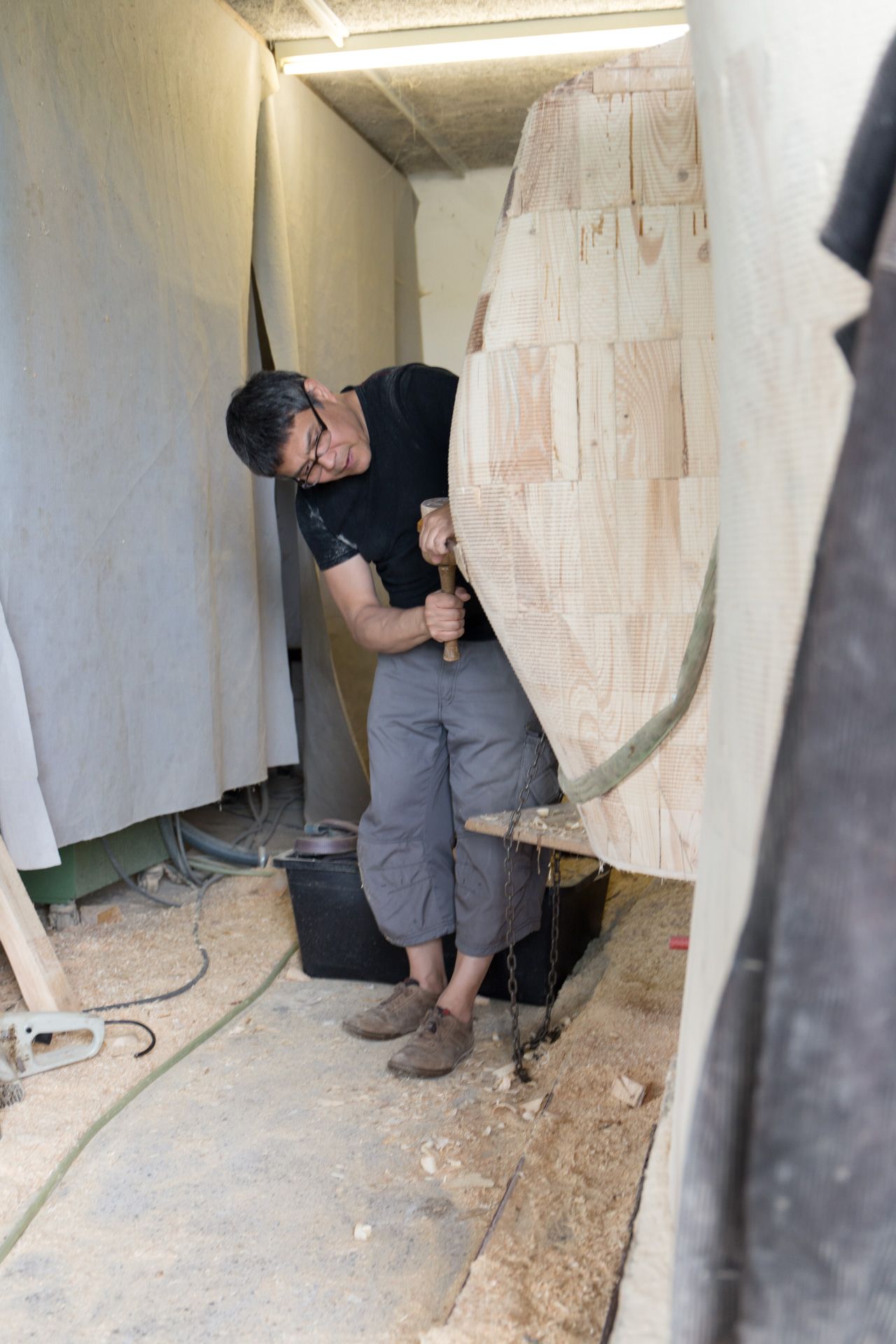 Das große Holzmodell wird gefertigt.