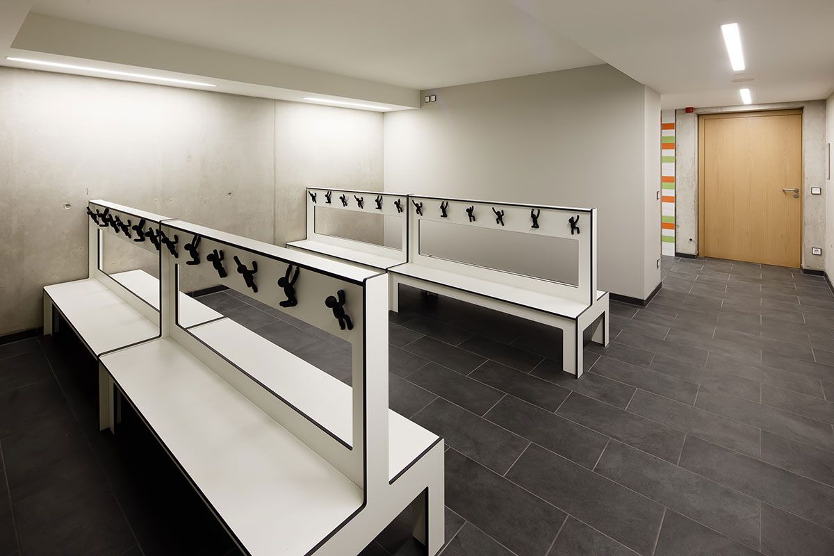 Grundschule Hohes Kreuz - Umkleide Mädchen