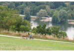 Fotografie - Radfahrer vor Ausblick über Donautal (C) Bilddokumentation Stadt Regensburg