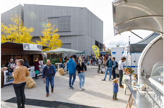 Fotografie: Bio-Donaumarkt an der Donaulände