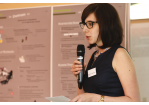 Aktion Sondermöbel - Foto einer Veranstaltung - am Mikrofon vor einer Infowand Beatrice Hämmerle (C) Bilddokumentation Stadt Regensburg