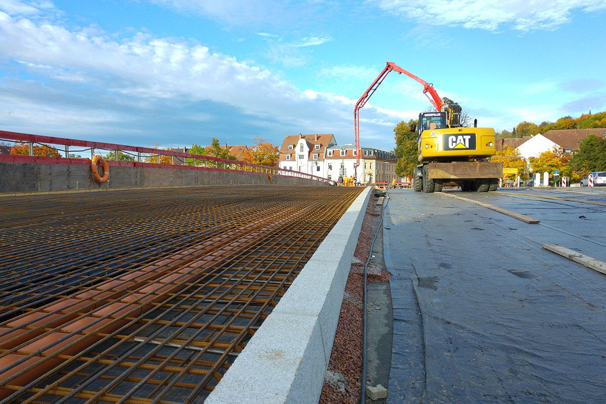 Bauarbeiten an der Reinhausener Brücke