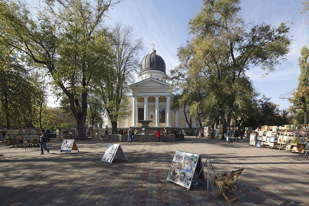 Odessa - Kunstmarkt vor der Verklärungskathedrale 