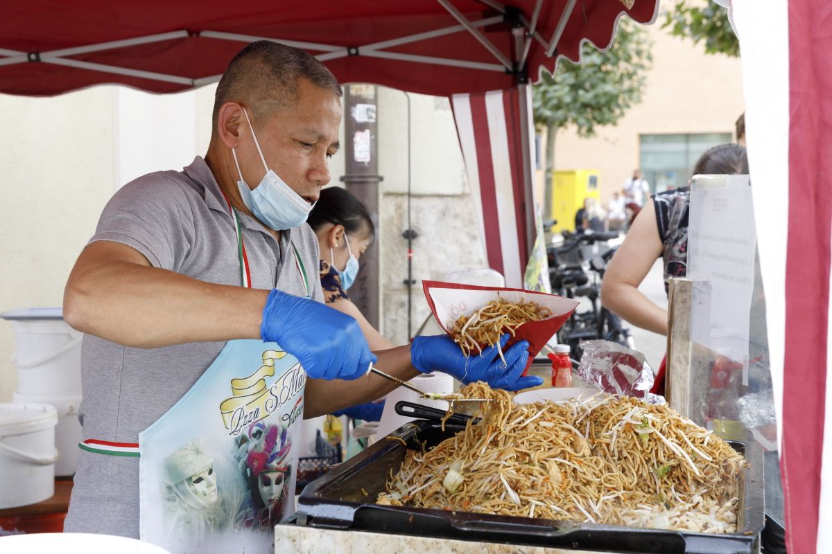 Essensstand mit vietnamesischer Küche