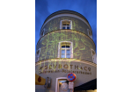 Fotografie: Lichtspiele an der Fassade des Seyboth-Hauses