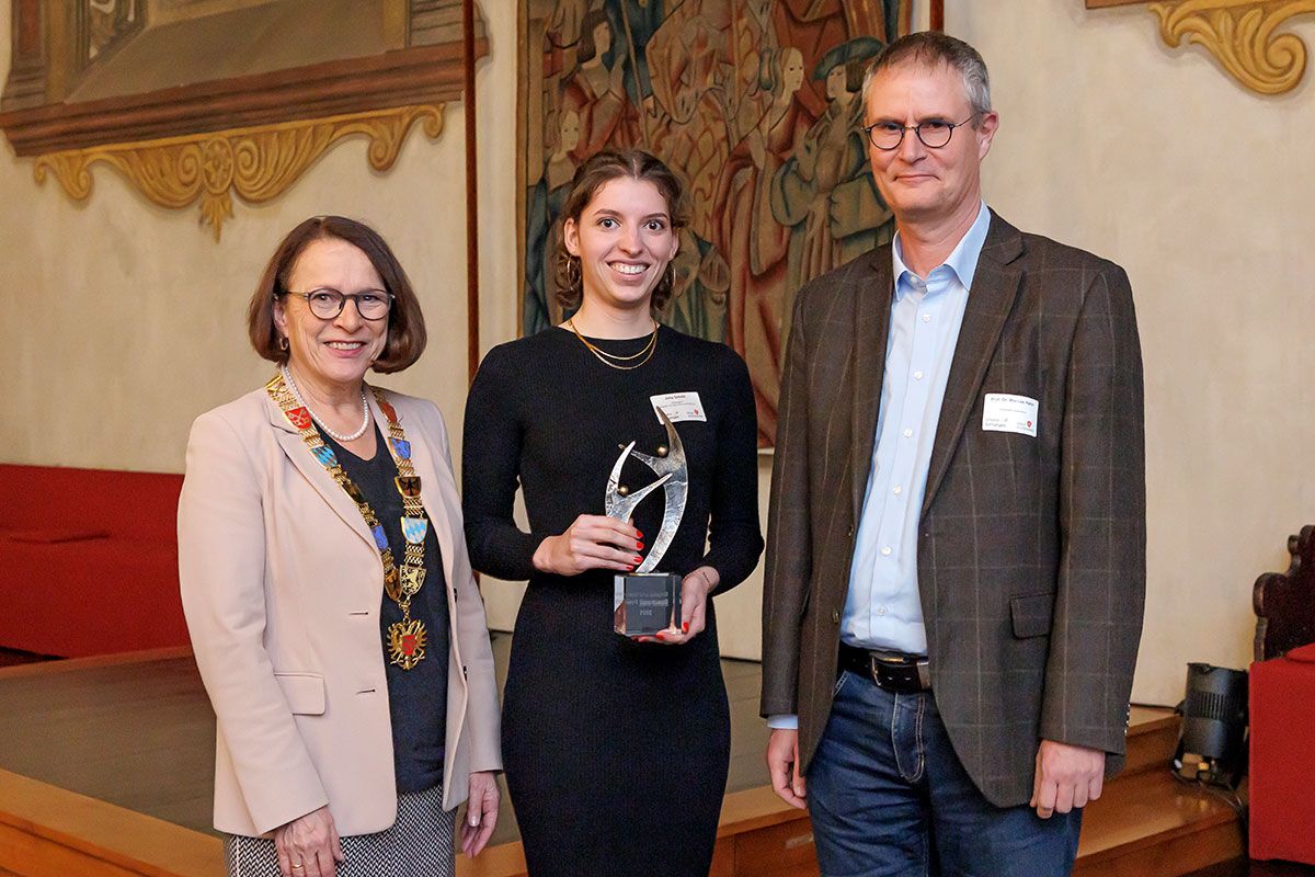 Oberbürgermeisterin, Frau Schatz und Prof. Dr. Hahn